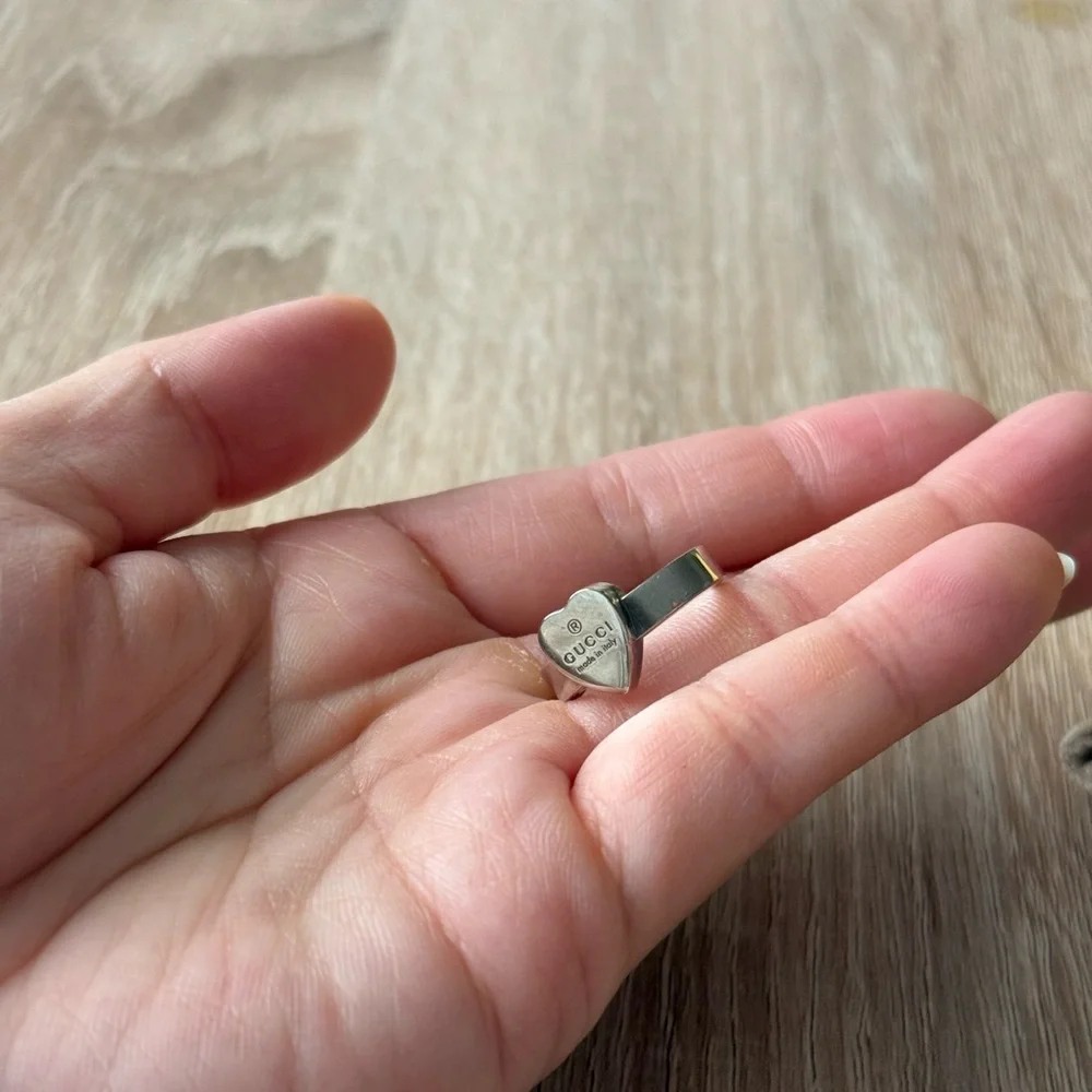 Gucci Trademark Ring With Heart Pendant - Picture 4 of 8